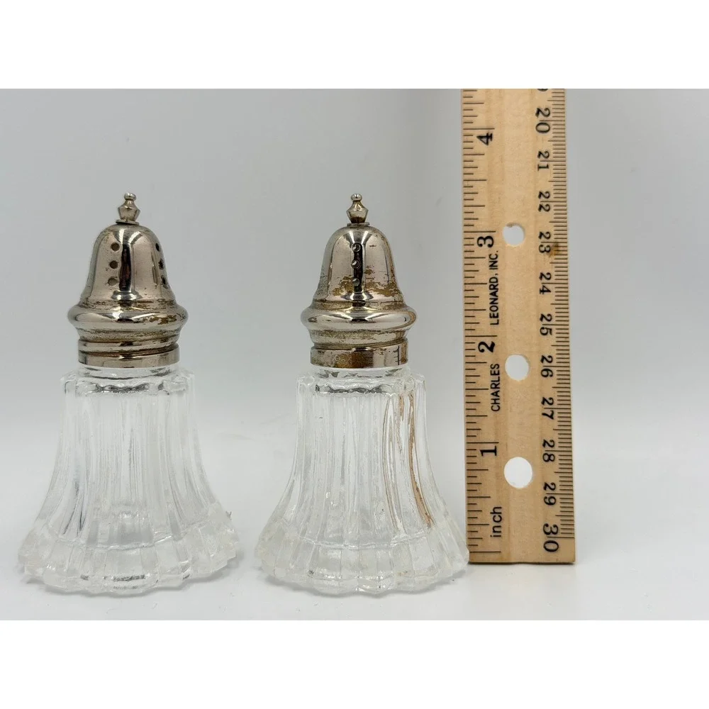 Vintage Pressed Glass Salt Pepper Shakers Ribbed Silver Tone Tops 3